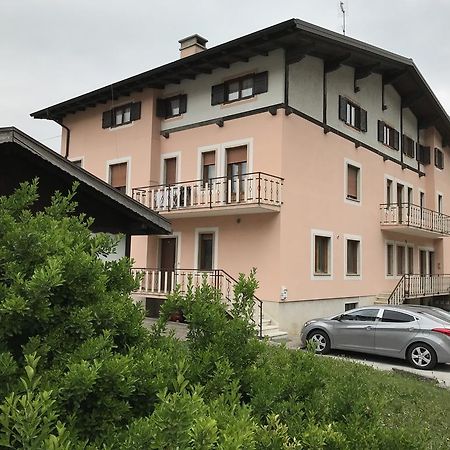 דירות ספורמאג'יורה Palazzina Rosa מראה חיצוני תמונה