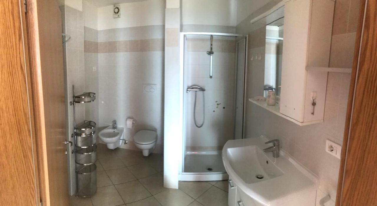 דירות ספורמאג'יורה Palazzina Rosa מראה חיצוני תמונה